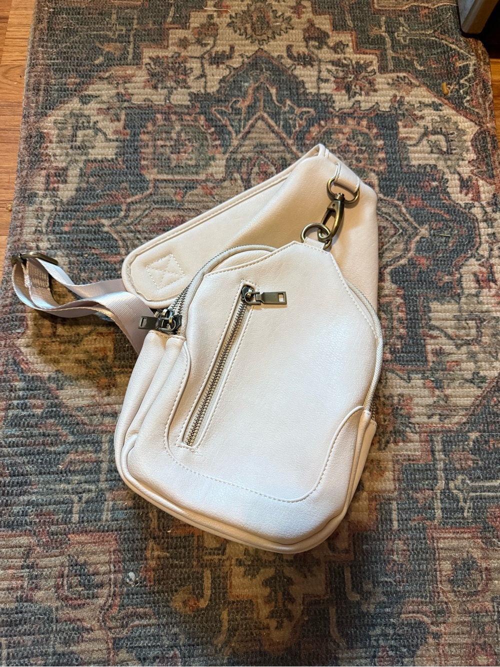 Antik Kraft Cream Crossbody Sling Bag with Silver Hardware